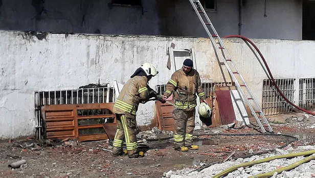Bağcılar'da panik anları! Mahalle sakinleri sokağa döküldü-3