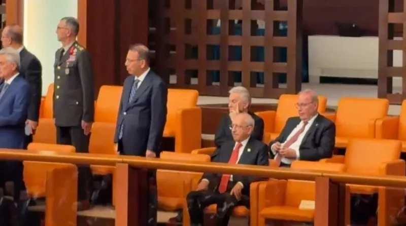 Yeni Parti’den Gazi Meclis’te milli iradeye büyük saygısızlık: Başkan Erdoğan’ın hitabı öncesinde salonu terk ettiler-4