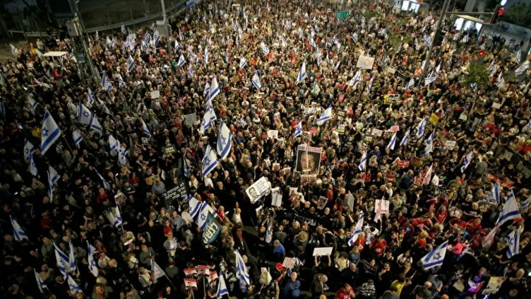 Tel Aviv'de binlerce İsrailli Netanyahu'ya 'istifa' çağrısı yaptı!