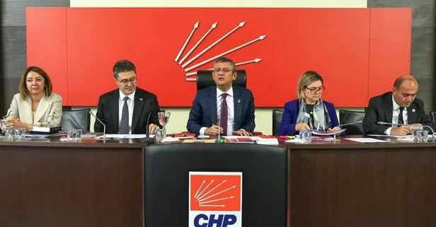 Özgür Özel’de ’İzmir’ endişesi! İmamoğlu fondaşlar üzerinden vuruyor: CHP’de heyecan uyandıracak iddialı adaylar yok