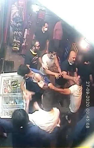 Şişli'de ortalık karıştı: Adam toplayan taraflar, bayiinin önünde meydan kavgasına tutuştu