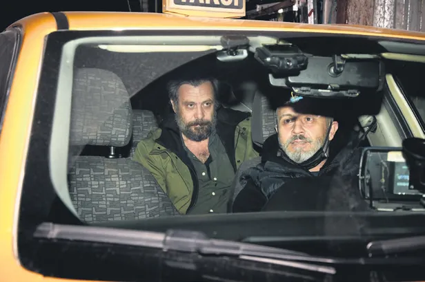 nejat-islerin-son-halini-gorenler-sasti-kaldi-kendisini-goruntuleyen-muhabirlere-hakaretler-yagdirdi-1639337615000.jpg Nejat İşler'in son halini görenler şaştı kaldı! Kendisini görüntüleyen muhabirlere hakaretler yağdırdı-5