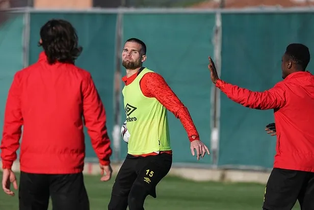 besiktas-gecen-sezon-aboubakar-ve-larin-katkilarini-mumla-ariyor-batshuayi-ve-kenan-karaman-geride-kaldi-1638131587023.jpeg Beşiktaş geçen sezon Aboubakar ve Larin katkılarını mumla arıyor! Batshuayi ve Kenan Karaman geride kaldı-11