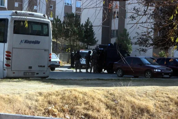 Kayseri'de ortalık karıştı: Komşulara tüfek gösterip kız arkadaşının evine girdi! PÖH devrede...-4