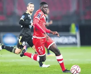 Kadrosuna bir 6 numara transfer etmek isteyen Siyah-Beyazlılar bu mevki için 2 isimle ilgileniyor