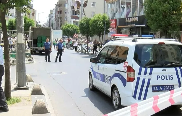 bagcilarda-silahli-saldiri-husumetlisini-sokak-ortasinda-vurdu-1657286947944.jpg