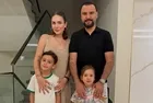 Alişan’ın çocukları Eliz ve Burak sahneye çıktı: Kızı mikrofonu eline alınca alkış koptu