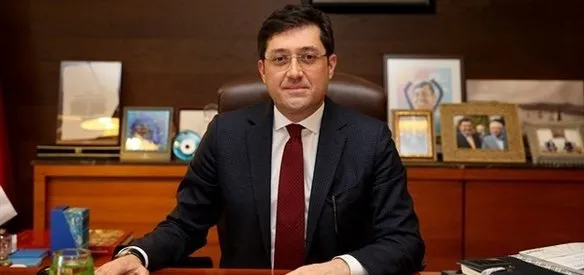 CHP'li Beşiktaş Belediye Başkanı Murat Hazinedar, İçişleri Bakanlığı tarafından görevinden uzaklaştırıldı