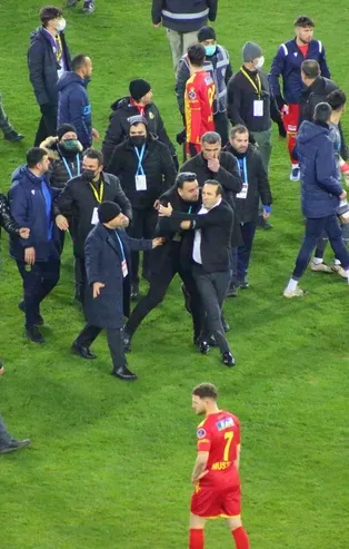 Saha karıştı! Yeni Malatyaspor Başkanı Adil Gevrek hakem Hüseyin Göçek'e saldırdı