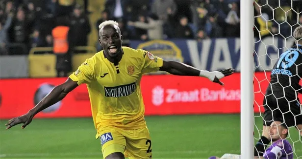 ziraat-turkiye-kupasi-ceyrek-finalinde-trabzonspor-one-gectigi-karsilasmada-ankaragucune-3-1-maglup-olarak-tur-1680650149882.jpeg Ziraat Türkiye Kupası çeyrek finalinde Trabzonspor öne geçtiği karşılaşmada Ankaragücü'ne 3-1 mağlup olarak turnuvaya veda etti-5