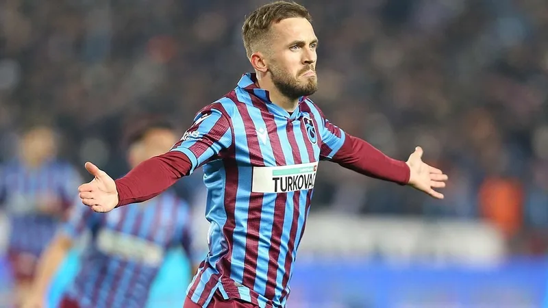 firtinanin-dogal-lideri-trabzonspor-edin-viscanin-atesleyici-konusmasini-yayinladi-soyunma-odasi-inledi-hepini-1709423462014.jpeg Fırtına'nın doğal lideri! Trabzonspor, Edin Visca’nın ateşleyici konuşmasını yayınladı soyunma odası inledi: Hepinize yazıklar olsun-2