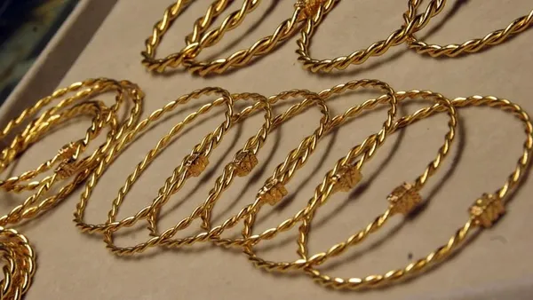 altin-fiyati-rekor-kirdi-imitasyon-altina-talep-artti-gercek-ve-sahte-altin-nasil-ayirt-edilir-1594622716327.jpg Altın fiyatı rekor kırdı! İmitasyon altına talep arttı! Gerçek ve sahte altın nasıl ayırt edilir?-2