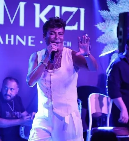 guzel-sarkici-hadiseden-ters-kose-sahnelerden-sonra-ekranlari-sallamaya-geliyor-1696195101776.jpeg Güzel şarkıcı Hadise'den ters köşe! Sahnelerden sonra ekranları sallamaya geliyor...-7