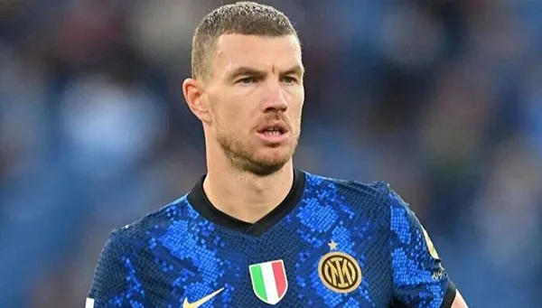 Son dakika: Fenerbahçe Edin Dzeko'ya yıllık 4 milyon 200 bin Euro'dan 2 senelik sözleşme imzalattı-2