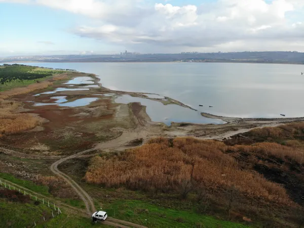 son-dakika-istanbulda-barajlardaki-su-orani-son-10-yilin-en-kotu-seviyesine-inerken-buyukcekmece-golunde-doluluk-orani-yuzde-16ya-dustu-1607669053000.jpg SON DAKİKA: İstanbul'da barajlardaki su oranı son 10 yılın en kötü seviyesine inerken Büyükçekmece Gölü'nde doluluk oranı yüzde 16'ya düştü-6