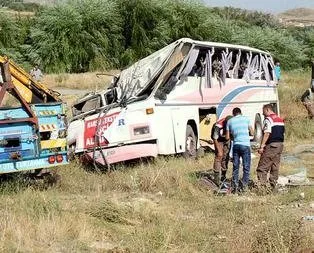 Yolcu otobüsü devrildi! Çok sayıda yaralı var
