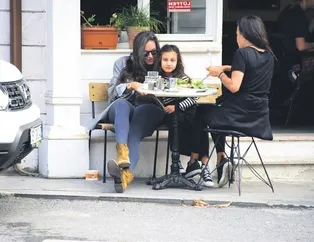 Eda Taşpınar çocuklar gibi şen