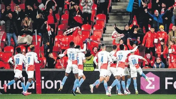 besiktasta-surpriz-transfer-haberi-kartal-eski-trabzonsporlu-edgar-ie-ile-gorusuyor-1645827884681.jpeg Beşiktaş'ta sürpriz transfer haberi! Kartal eski Trabzonsporlu Edgar Ie ile görüşüyor-10