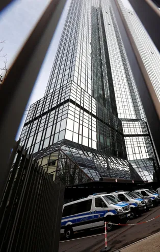 Deutsche Bank’da kara para aklama araması