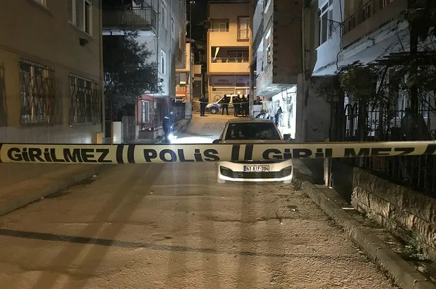 Sokak ortasında silahla vuruldu