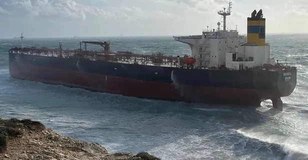 Bozcaada’da alarm: 249 metrelik tanker karaya oturdu