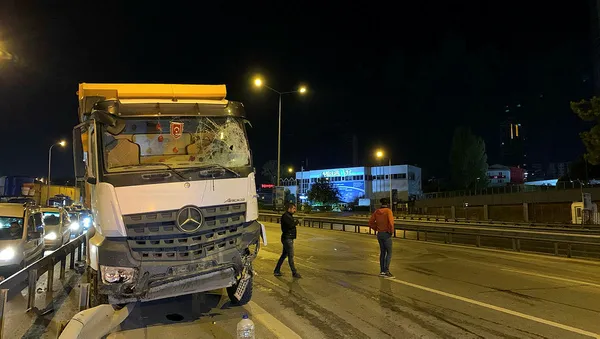 1632624626348.jpg İstanbul Kartal'da aynı yerde 3 farklı kaza: 2 yaralı-1