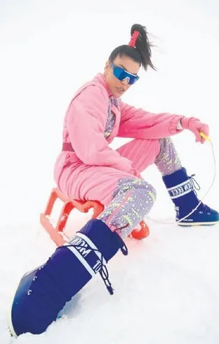 Deniz Akkaya'dan Uludağ'da kartpostallık poz