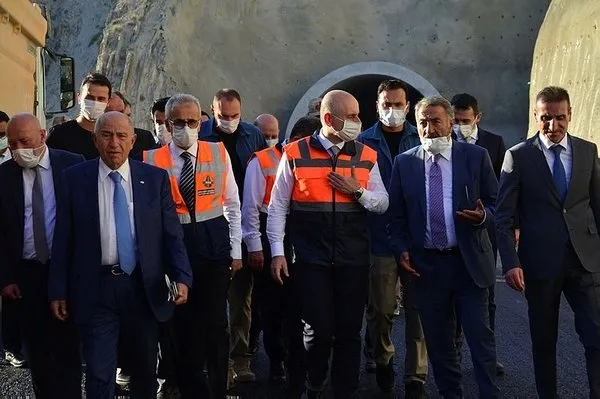 ulastirma-ve-altyapi-bakani-adil-karaismailoglu-yusufelinde-yol-ve-tuneller-insaatlarini-inceledi-tarih-verdi-1602518871254.jpg Ulaştırma ve Altyapı Bakanı Adil Karaismailoğlu Artvin'de incelemelerde bulundu-3