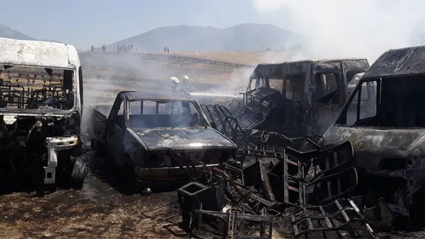 Denizli'de hurda deposunda yangın! Bu hale geldiler-3