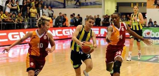 Fenerbahçe finalde seriyi eşitledi