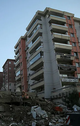 İzmir'de deprem sonrası isyan ettiren vicdansızlık! Kiralar fırladı, fiyatlar katlandı