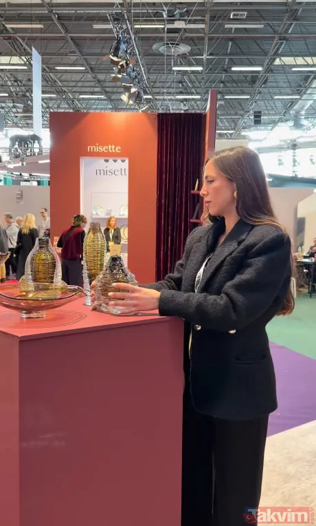 Hülya Avşar'ın kızı Zehra Çilingiroğlu Paris'te markasını tanıttı! Büyük anne ve babasıyla paylaşımları kalpleri ısıttı - 3