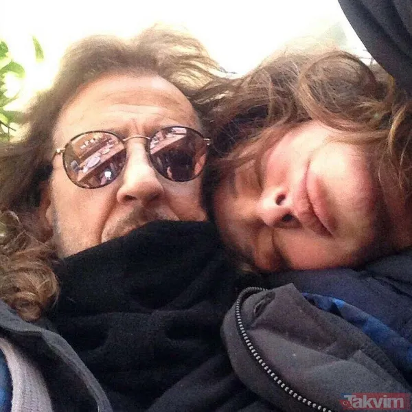 Yıllarla Yüreğinde Büyütmüş Sevgisini. Sonra Yaşadıkları Şehir Olan Ankara'da Verdiğim Bir Konser... Sarı Saçları Beline Kadar Uzanan Dünyalar Güzeli Bir Kız,...