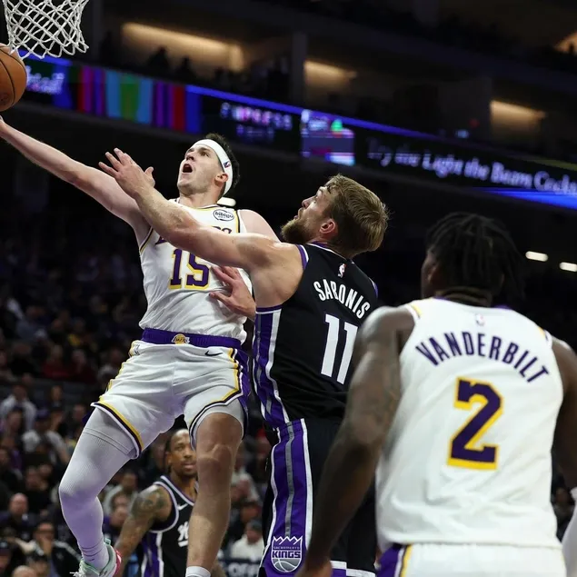 Lakers Reaves ile güldü