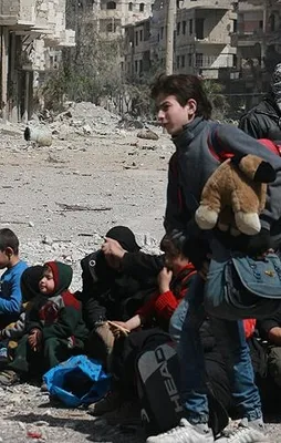 Doğu Guta'dan 130 bin kişi ayrıldı