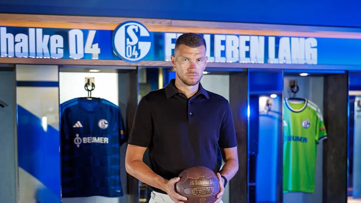 Edin Dzeko Schalke'de kaldı! Efsane golcüden 1 yıllık imza