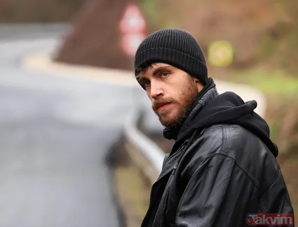 Emre Bey, 2022 yılında ilk kez bir sinema filminde rol aldı. Genç oyuncu, Mahalleden Arkadaşlar filminde Güney karakterini canlandırdı.