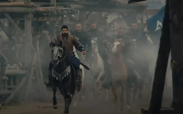 oldugun-gun-bayramimiz-olacak-kurulus-osman-53-bolum-fragmani-defteri-duruluyor-aba-altindan-sopa-gosterdi-1617250912158.jpg Öldüğün gün bayramımız olacak! Kuruluş Osman 53. bölüm fragmanı: Defteri dürülüyor aba altından sopa gösterdi-2