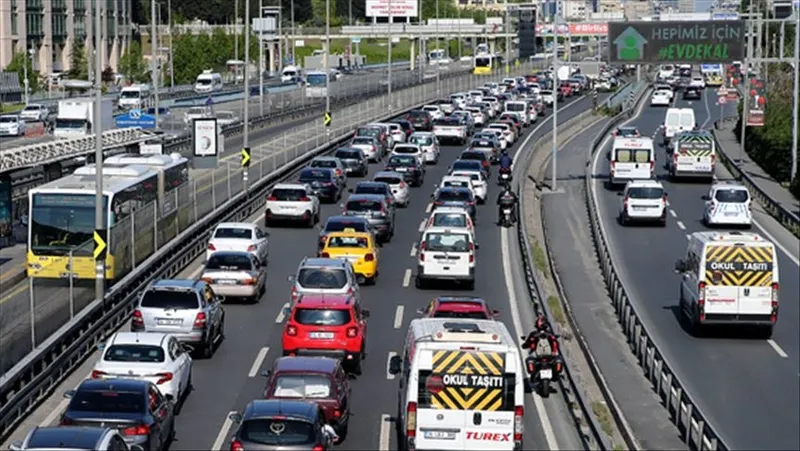 İstanbul'da haftanın ilk iş günü trafik kilit! Trafik yoğunluğu yüzde 55'lere dayandı-3