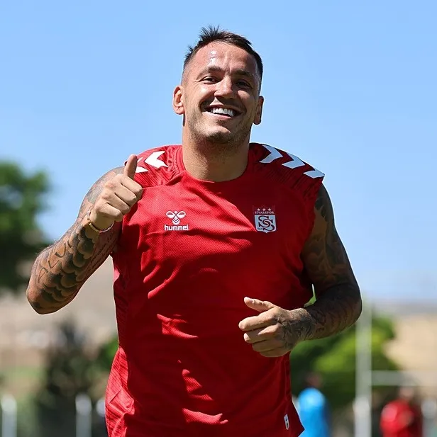 Rey Manaj Al Sharjah’da