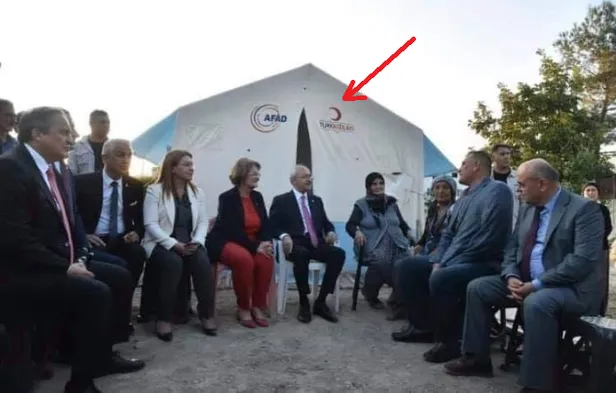 kilicdaroglu-bir-tek-kizilay-cadiri-dahi-gormedim-demisti-bir-goruntusu-daha-ortaya-cikti-1580921095144.jpg Kılıçdaroğlu “Bir tek Kızılay çadırı dahi görmedim” demişti! Bir görüntüsü daha ortaya çıktı-2