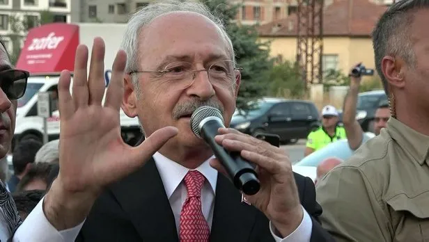 2023-yolundan-daldan-dala-ziplayan-kemal-kilicdaroglu-bir-daha-fetoculere-selam-cakti-khklilara-iade-i-itibar-1661968092180.jpeg