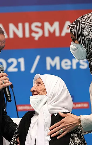 107 yaşındaki Fikriye Çam'dan Başkan Erdoğan'a duygulandıran sözler: Allah sizi başımızdan eksik etmesin!