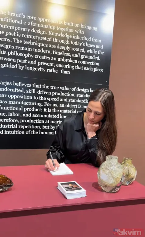 Hülya Avşar'ın kızı Zehra Çilingiroğlu Paris'te markasını tanıttı! Büyük anne ve babasıyla paylaşımları kalpleri ısıttı - 12