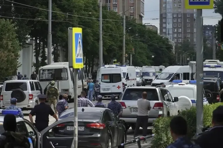 rusyayi-ayagi-kaldiran-olay-deasli-teroristler-ortaligi-karistirdi-gardiyanlari-rehin-aldilar-1718550121495.jpeg Rusya'yı ayağı kaldıran olay! DEAŞ'lı teröristler ortalığı karıştırdı: Gardiyanları rehin aldılar-4