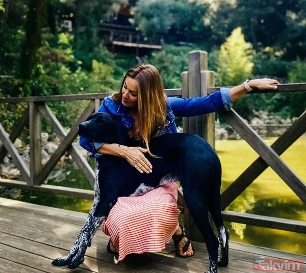 Yağmur Atacan'ın kız kardeşi benzerlikleriyle olay oldu! Pınar Altuğ'un sarışın görümcesini gördünüz mü? "Abisinin kadın versiyonu" - 4