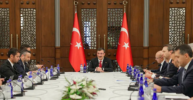 Türkiye Yüzyılı ekonomi yönetiminin 100 günlük mesaisi! Ek bütçe, memur ve emekli maaşları, asgari ücret zammı...