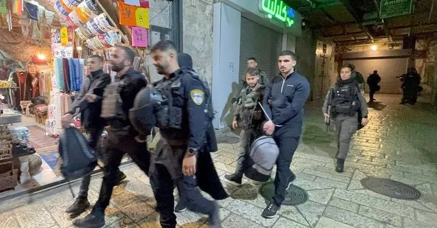 Katil İsrail polisinden Kadir Gecesi’nde alçak saldırı!  Mescid-i Aksa’da ibadet edenleri hedef aldılar