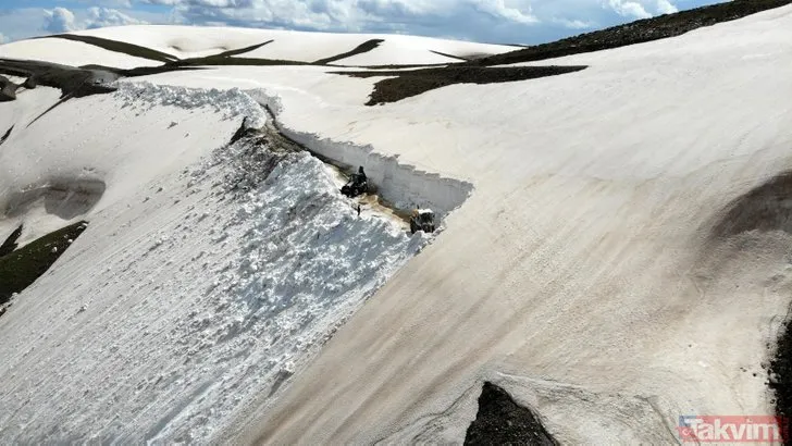 Mayıs ayında 5 metre! Muş’tan kar görüntüleri...