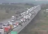 Son dakika: Büyükçekmece TEM'de TIR devrildi, yol kapandı
